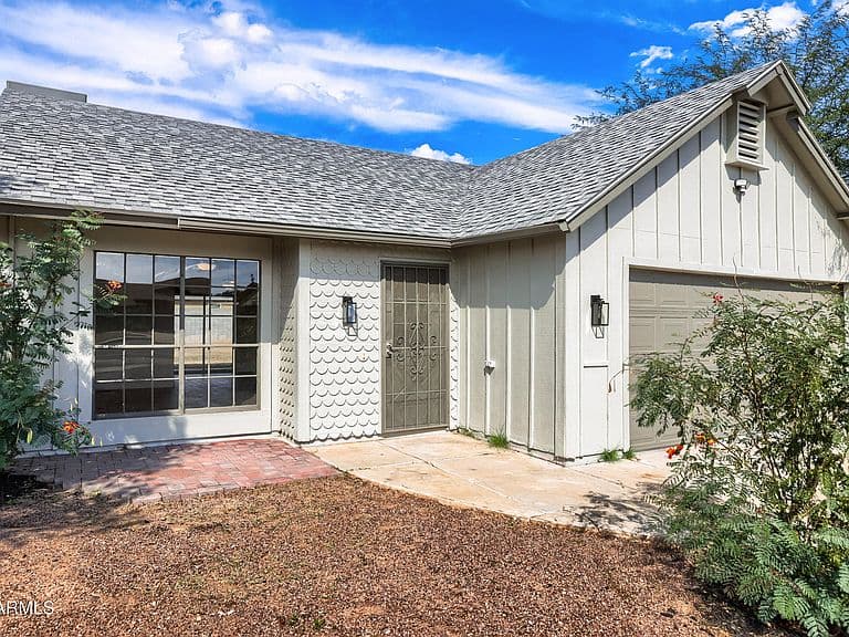 6910 W MOUNTAIN VIEW Road photo 2