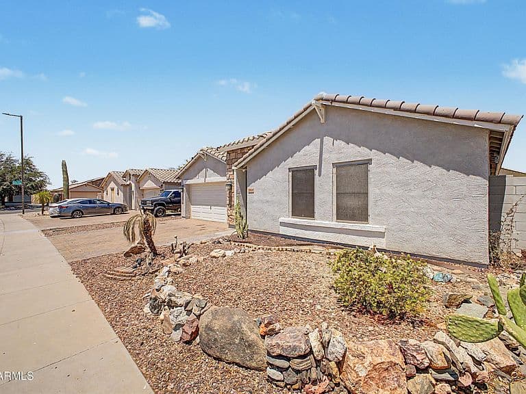 25652 W RIO VISTA Lane photo 3