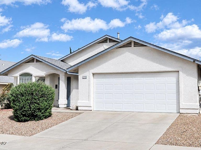 8906 N Cahill Way photo 3