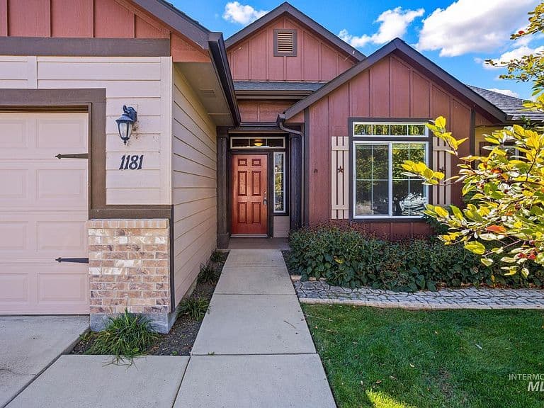 1181 W Darrah Dr photo 3
