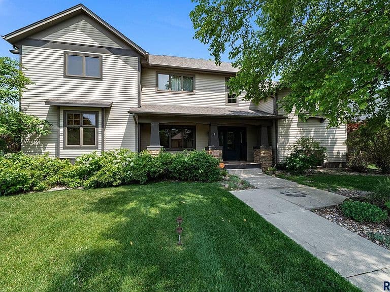 1600 S Parkview Blvd photo 1
