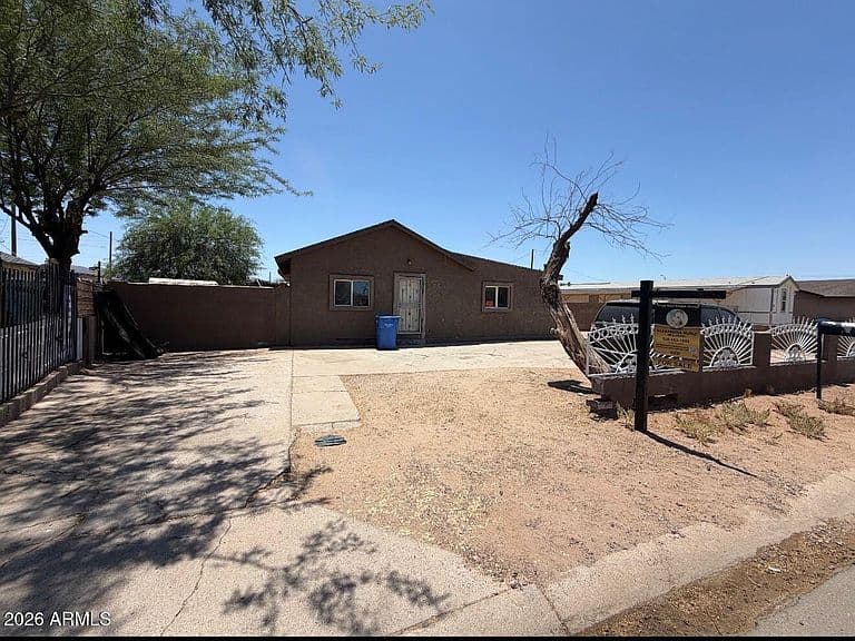 1709 E ENCINAS Lane photo 1