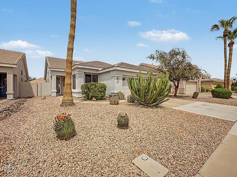 1532 E SHANNON Street photo 2
