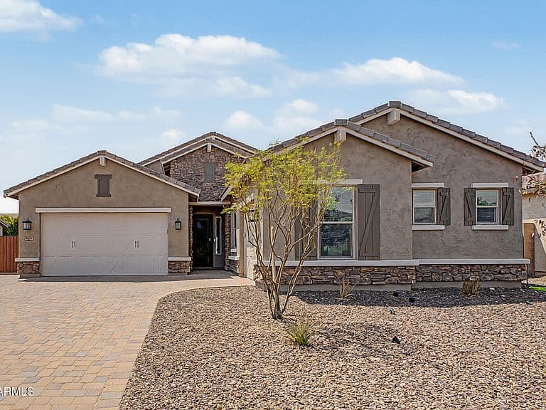 9349 W LOUISE Drive photo 3
