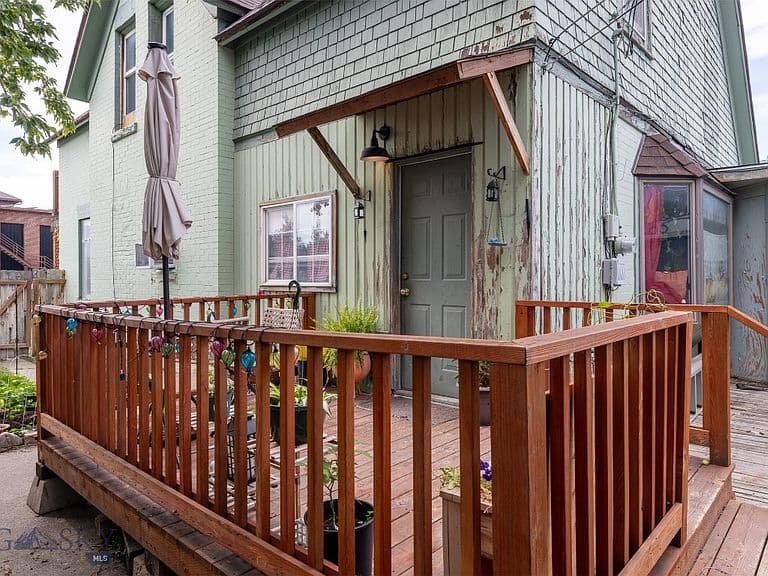 123 S E St photo 5