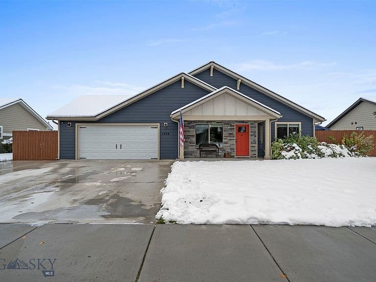 1524 Powers Blvd photo 1
