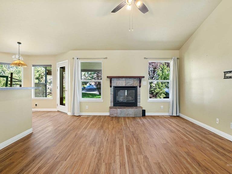 330 Shadetree Trl photo 4