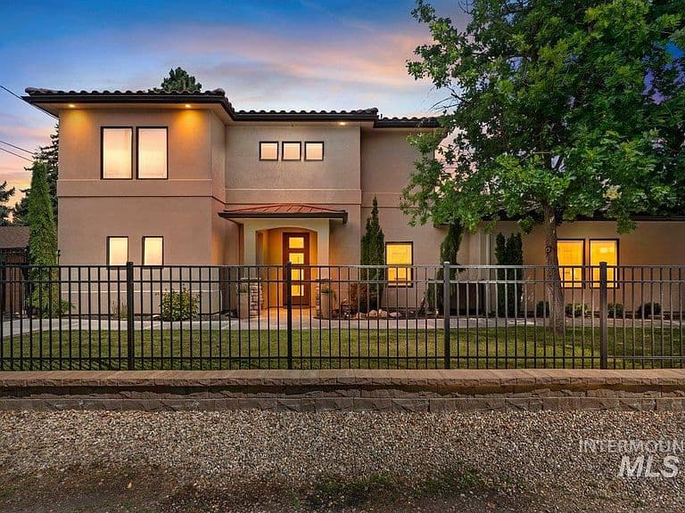 1208 E Spinnaker Ln photo 1