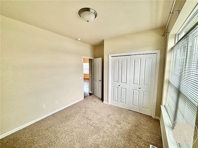 1404 Twin Oaks Dr photo 5