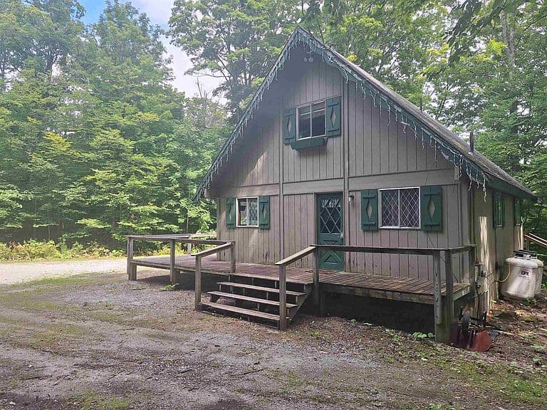 393 Tanglewood Drive photo 1