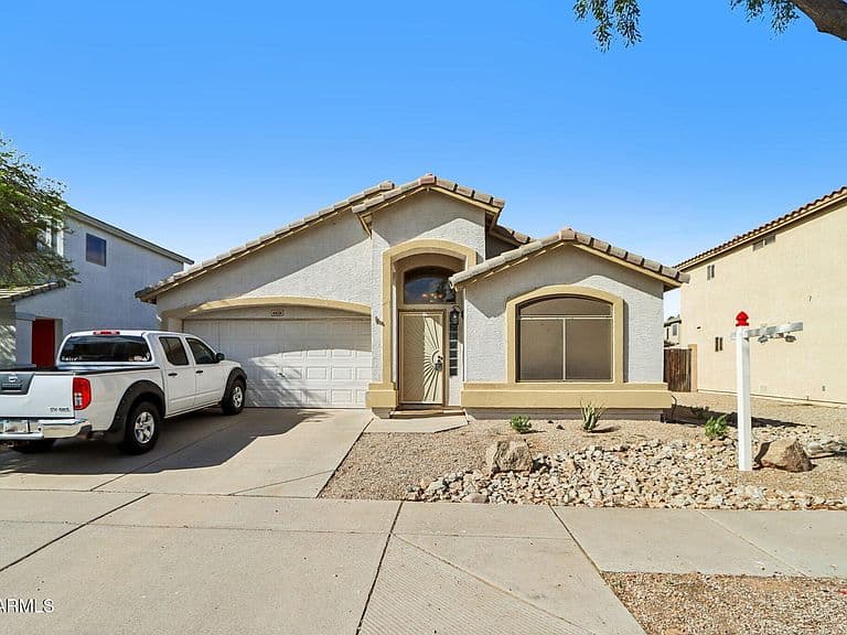 16636 W LATHAM Street photo 3