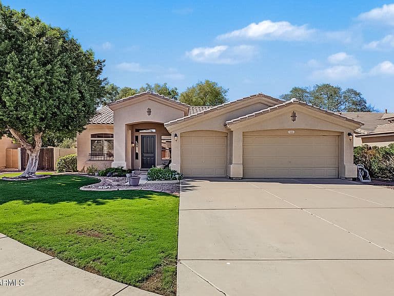 546 S BAHAMA Drive photo 1
