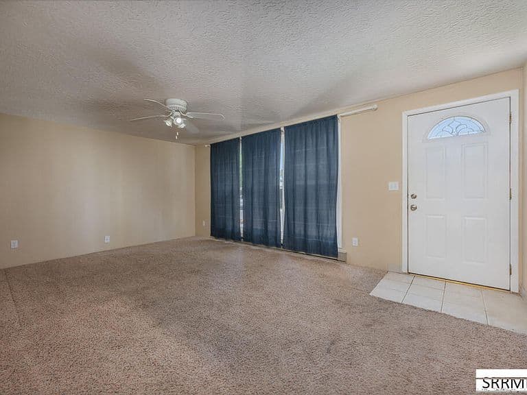 385 Berrett Ave photo 2