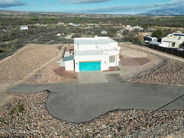 1627 E Goldenrod Ln photo 4