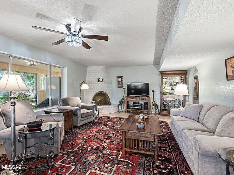 696 W Paseo Del Canto photo 2