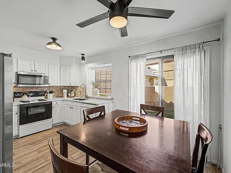 5704 E AIRE LIBRE Avenue #1102 photo 4