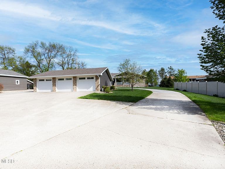 620 N Lake Dr photo 3