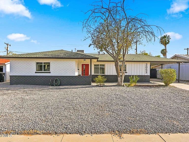 2053 W HAZELWOOD Street photo 2