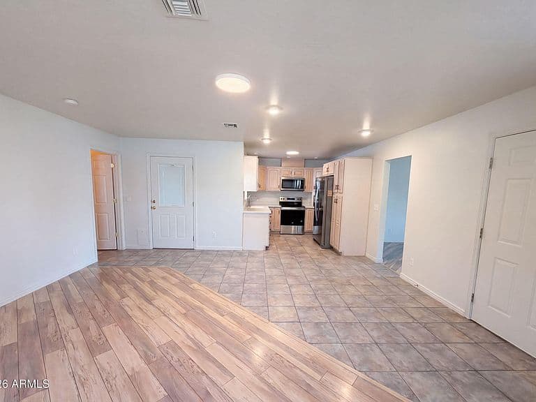 1738 W NORTH Lane photo 3