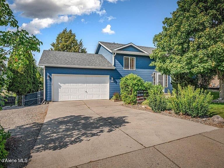 380 W Bridle Ln photo 1