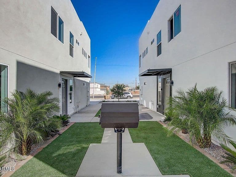 2509 E BROADWAY Road #2 photo 2