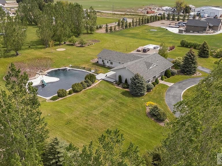 4043 Molly Dr photo 1