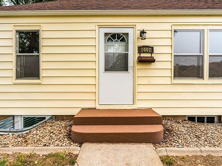 1002 E F Ave photo 5