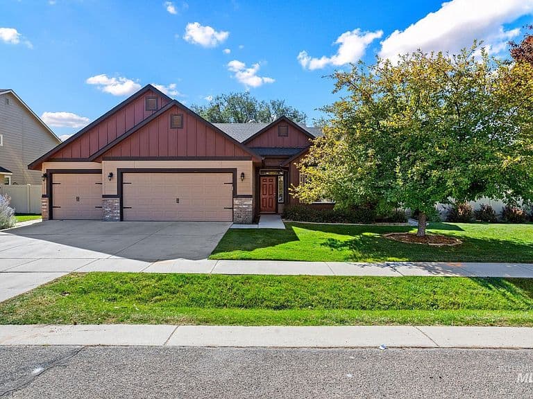 1181 W Darrah Dr photo 1