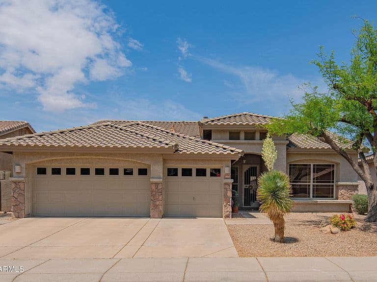 4374 E LARIAT Lane photo 2