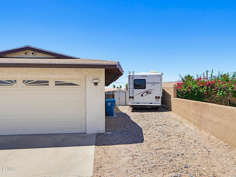 2490 Avocado Ln photo 5