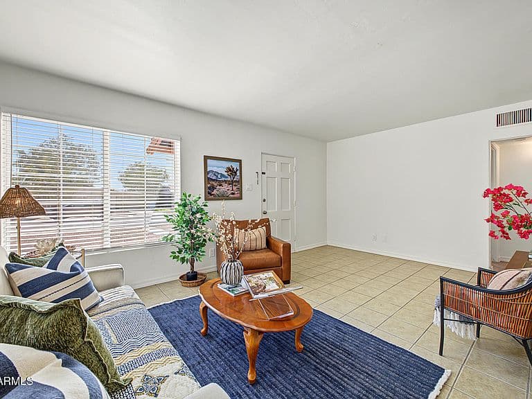 102 W VOGEL Avenue photo 5