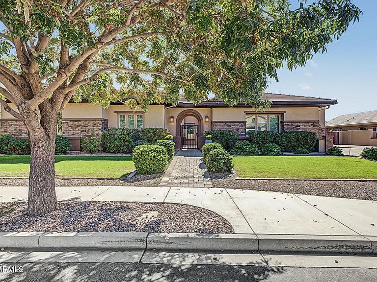 2263 E CRESCENT Way photo 2