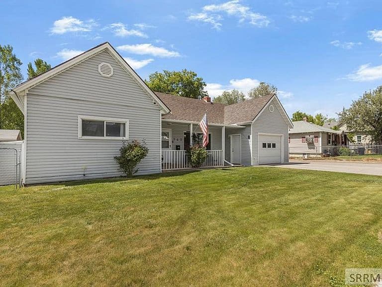 742 Fort Hall Ave photo 3