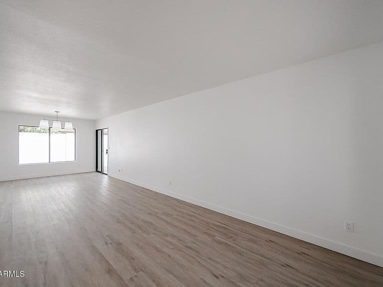 1014 E VILLA MARIA Drive photo 3
