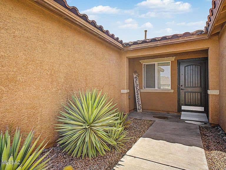 725 S Harry P Stagg Pl photo 2