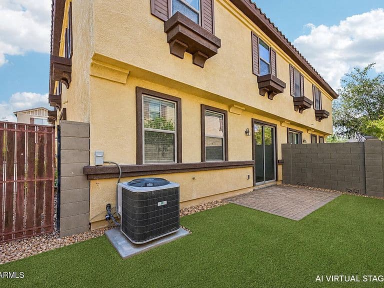 1255 S RIALTO -- #165 photo 4