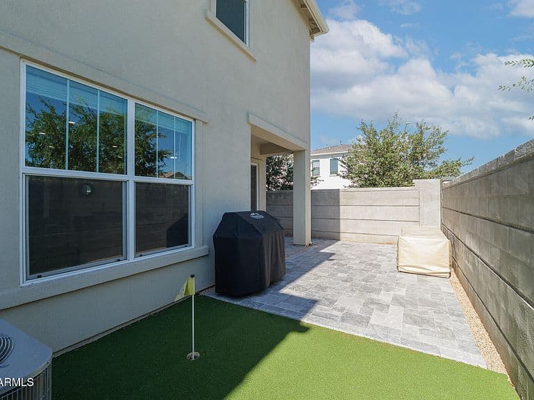 4840 E VILLAGE Drive photo 4