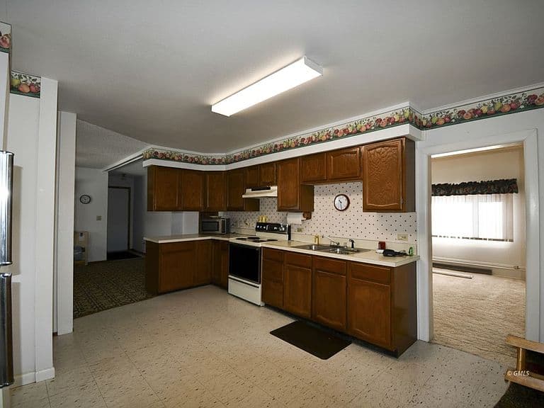523 E Bell St photo 4