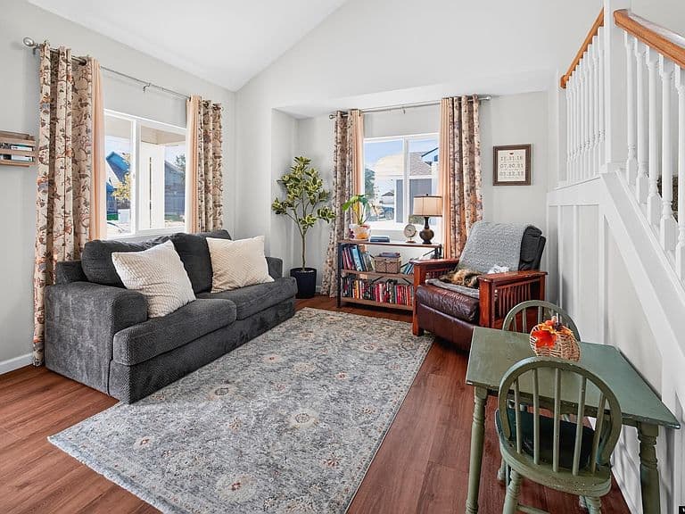 1602 Summerset Dr photo 3