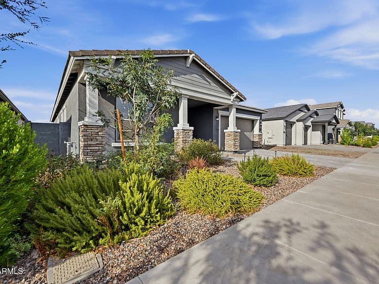 22658 E Roundup Way photo 4