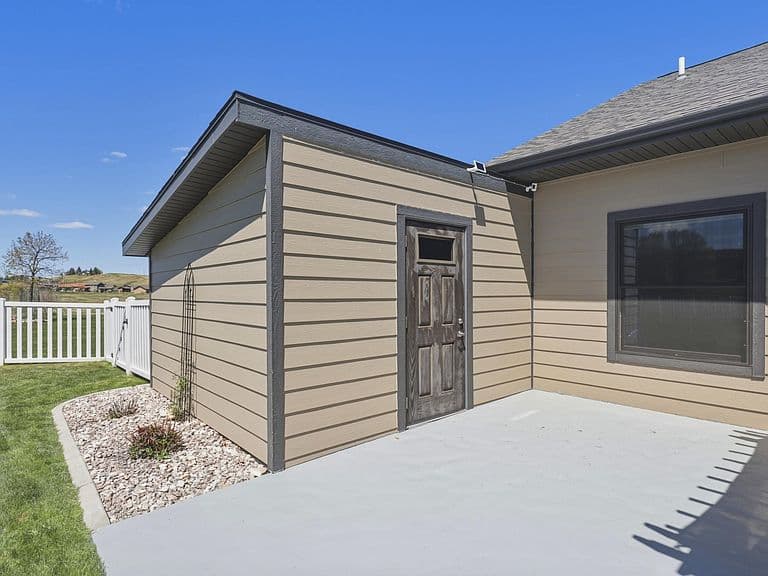 2220 Arrowhead Cir photo 4