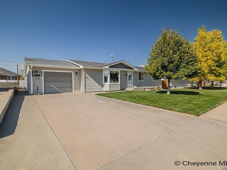 660 Simkins Ave photo 2