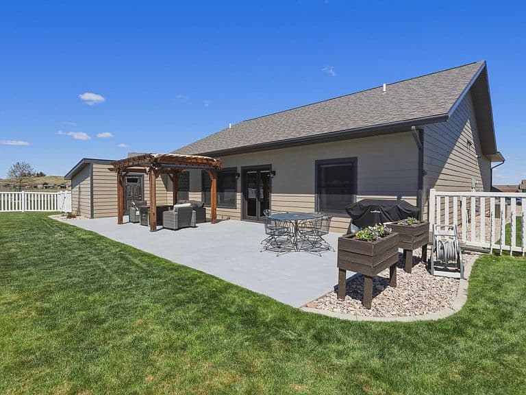 2220 Arrowhead Cir photo 2