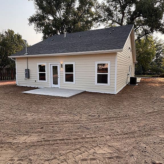 330 N Carrington Ave photo 4