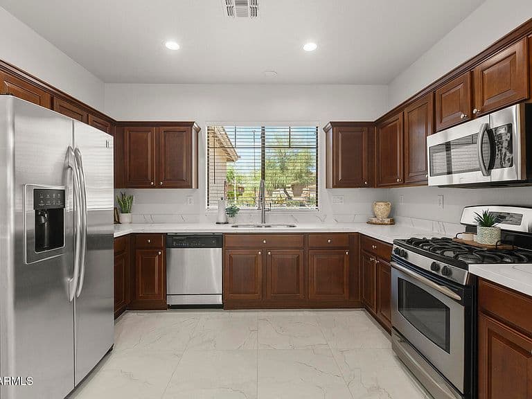1713 W MORSE Drive photo 3