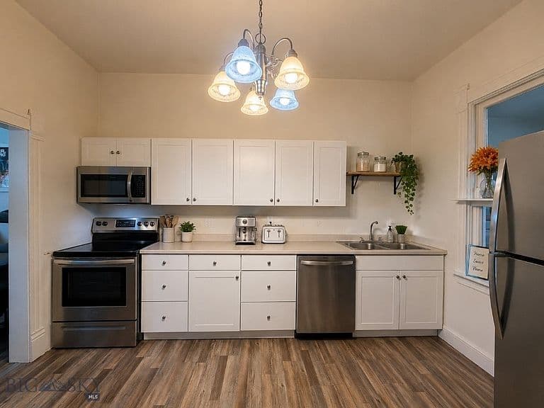 602 Caledonia St photo 5