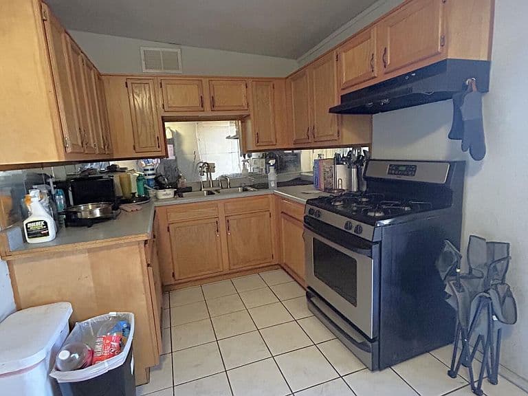 2312 E NANCY Lane photo 4