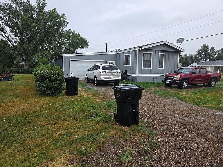 603 Drake St photo 2