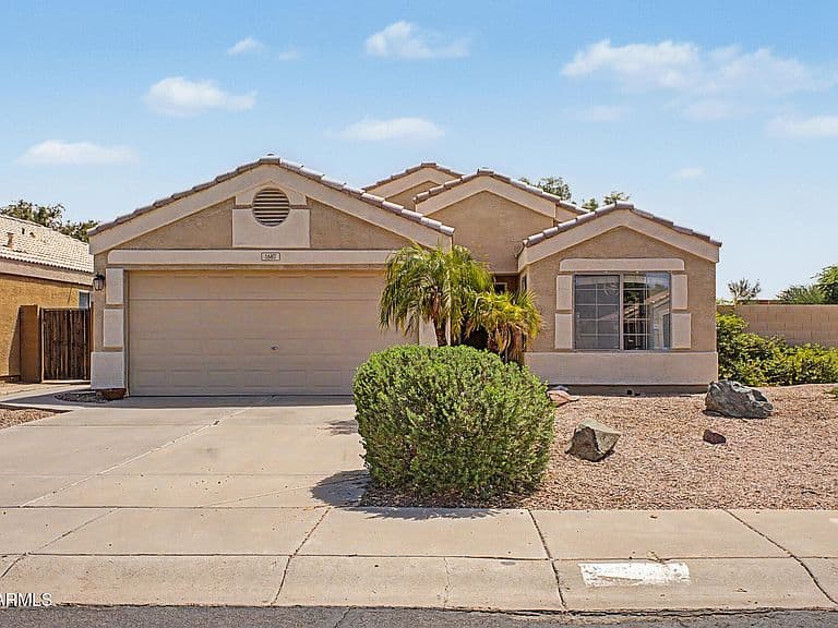 1687 E CHEYENNE Street photo 2