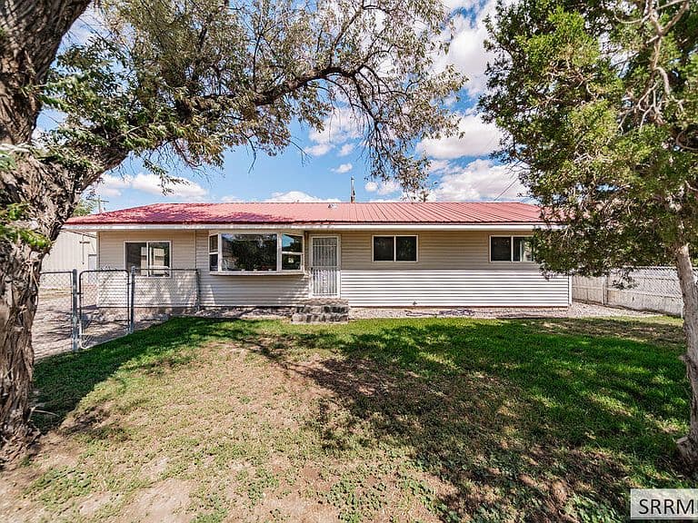 3954 N Gateway Dr photo 3